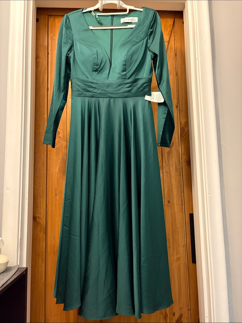 Mac Douggal Long Sleeve V-neck Knee Length Gown Emerald Green Size 4 Style 67527